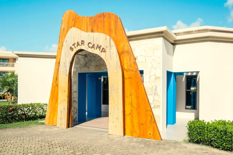 Entrada do Star Camp, o espaço de recreação infantil