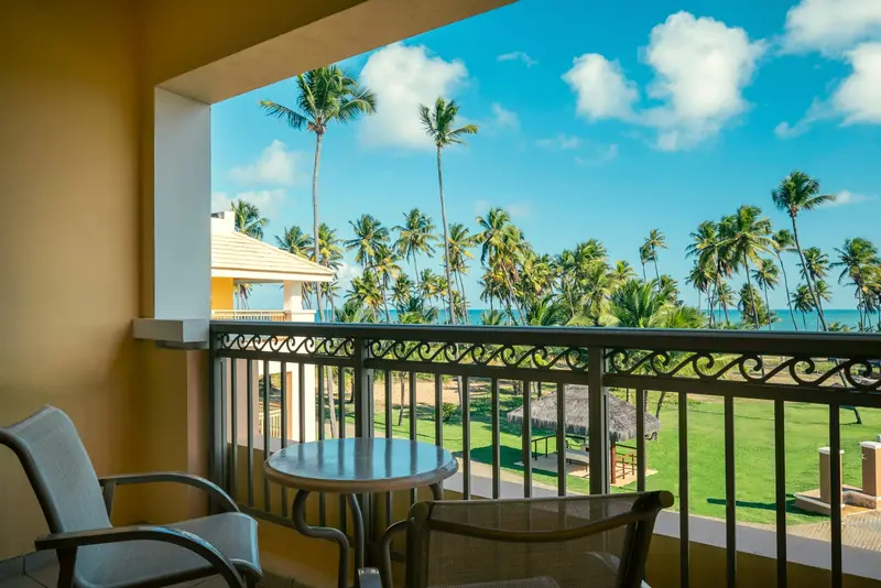 Varanda da Junior Suite Side Ocean View com vista lateral para o mar